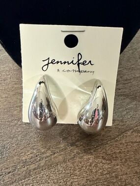 Jennifer & Company Silver Teardrop Earrings